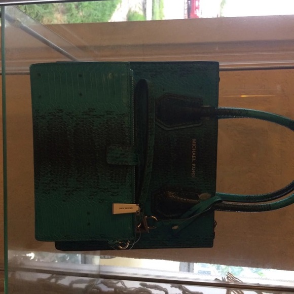 Michael Kors Purse and wallet set - Picture 2 of 4